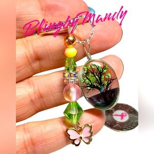 Pretty butterfly and dried flowers keychain in green and pinks